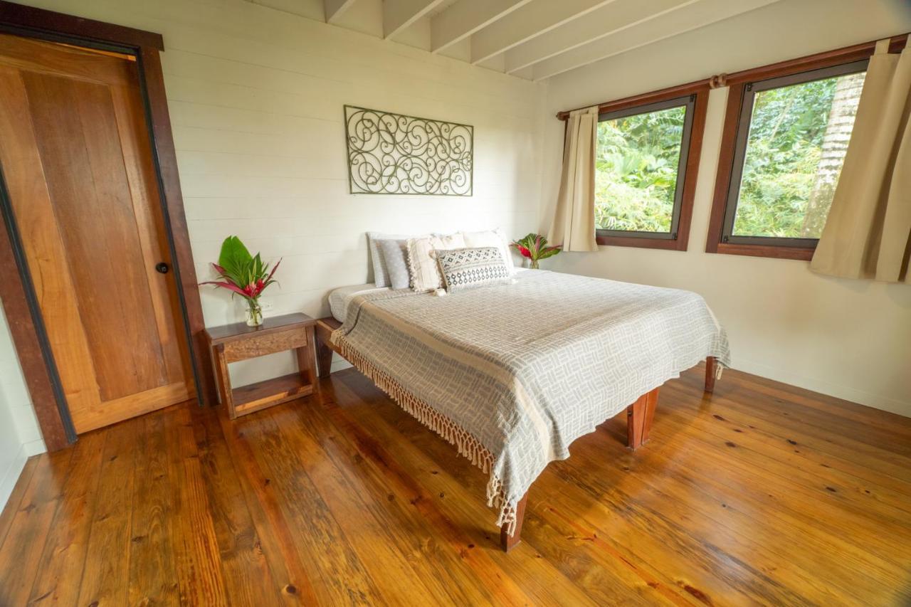 Roam Yoga & Wellness Lodge Bocas Town Ngoại thất bức ảnh